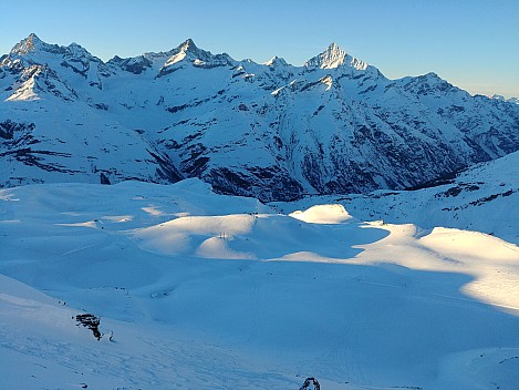 2018-01-29 16.59.29 LG6 Simon - view from Gornergrat down to Zermatt.jpeg: 4160x3120, 5860k (2018 Jan 30 09:10)