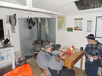 2018-07-08 20.04.58 DSC01932 Alan - Inside Rockslide Hut_rpr.jpeg: 3648x2736, 3262k (2018 Jul 13 08:15)