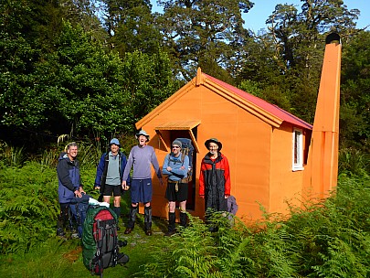 2019-01-14 08.53.46 P1020404 Simon - departing Tunnel Creek Hut - Philip Jim Bruce Alan Brian.jpeg: 4608x3456, 6052k (2019 Jun 20 21:11)