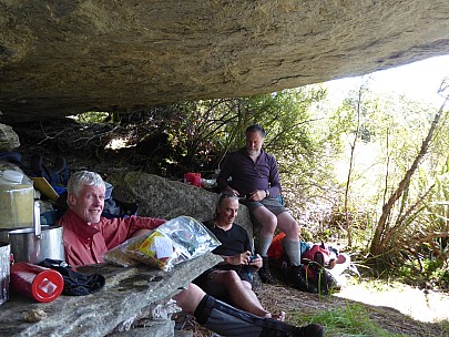 2019-01-14 15.44.42 P1010538 Brian - Bruce Jim Simon inside the Paringa Rock biv.jpeg: 4000x3000, 5011k (2019 Jun 24 21:09) 2019-01-14 15.44.42 P1010538 Brian - Bruce Jim Simon inside the Paringa Rock biv.jpeg: 4000x3000, 5011k (2019 Jun 24 21:09)