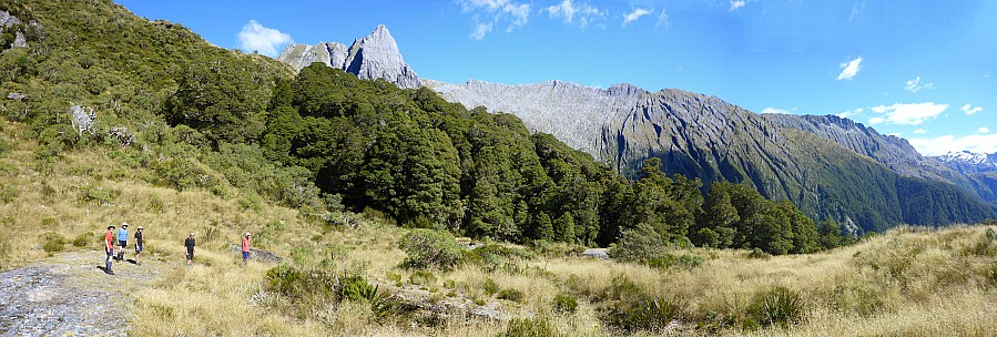 2019-01-14 16.35.47 Panorama Simon - party on top of Paringa Rock Biv_stitch.jpg: 9566x3233, 35947k (2019 Jun 20 21:11) 2019-01-14 16.35.47 Panorama Simon - party on top of Paringa Rock Biv_stitch.jpg: 9566x3233, 35947k (2019 Jun 20 21:11)