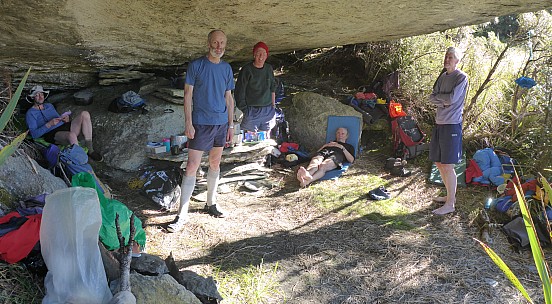 2019-01-14 19.00.45 Panorama Simon - Alan Brian Philip Jim inside Paringa Rock Biv_stitch.jpg: 5871x3236, 19253k (2019 Jun 20 21:11) 2019-01-14 19.00.45 Panorama Simon - Alan Brian Philip Jim inside Paringa Rock Biv_stitch.jpg: 5871x3236, 19253k (2019 Jun 20 21:11)