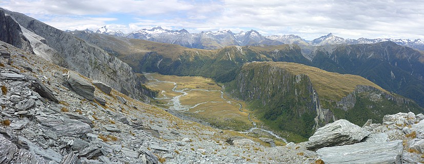 First view of Marks Flat
Photographer;&nbsp;Simon
2019-01-17&nbsp;13.24.51;&nbsp;Metadata time: '2019 Jan 17 13:24'
Original size:&nbsp;8,788 x 3,402; 30,500 kB;&nbsp;stitch
Filename: 2019-01-17 13.24.51 Panorama Simon - first view of Marks Flat_stitch.jpg