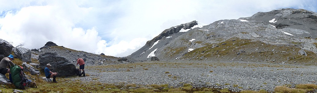 2019-01-18 14.26.07 Panorama Jim - Simon Alan Bruce water stop on moraine bench_stitch.jpg: 11060x3265, 30574k (2019 May 10 21:46) 2019-01-18 14.26.07 Panorama Jim - Simon Alan Bruce water stop on moraine bench_stitch.jpg: 11060x3265, 30574k (2019 May 10 21:46)