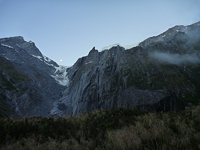 2019-01-18 21.17.03 P1050765 Philip - view of cliffs and upper Otoko saddle from camp.jpeg: 4320x3240, 5423k (2019 Jun 24 21:12) 2019-01-18 21.17.03 P1050765 Philip - view of cliffs and upper Otoko saddle from camp.jpeg: 4320x3240, 5423k (2019 Jun 24 21:12)