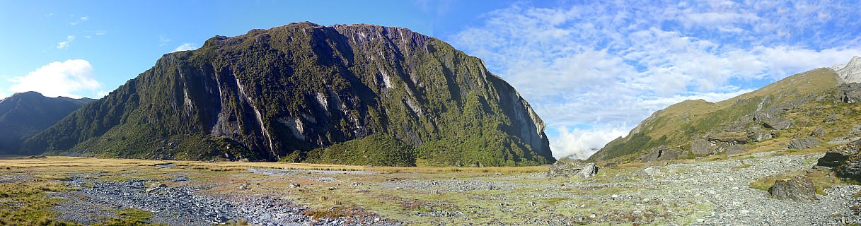 Looking Back At The Rock Biv
Photographer;&nbsp;Simon
2019-01-18&nbsp;08.09.08;&nbsp;Metadata time: '2019 Jan 18 08:09'
Original size:&nbsp;12,120 x 3,186; 39,040 kB;&nbsp;stitch
Filename: 2019-01-18 08.09.08 Panorama Simon - looking back at the rock biv_stitch.jpg