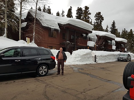 2019-02-24_17.37.38 Jim - Simon and Pathfinder outside our Granlibakken apartment.jpeg: 4032x3024, 1603k (2019 Feb 25 19:35) 2019-02-24_17.37.38 Jim - Simon and Pathfinder outside our Granlibakken apartment.jpeg: 4032x3024, 1603k (2019 Feb 25 19:35)