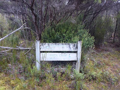 Freshwater Freds halfway sign
Photo: Simon
2019-11-14 10.06.04; '2019 Nov 14 10:06'
Original size: 4,608 x 3,456; 5,991 kB
2019-11-14 10.06.04 P1030039 Simon - Freshwater Freds halfway sign.jpeg