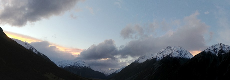 View Up Valley At Dusk
Photographer;&nbsp;Simon
2020-08-29&nbsp;18.08.38;&nbsp;Metadata time: '2020 Aug 29 18:08'
Original size:&nbsp;5,763 x 2,001; 7,713 kB;&nbsp;stitch
Filename: 2020-08-29 18.08.38 LG6 Simon - view up valley at dusk_stitch.jpg