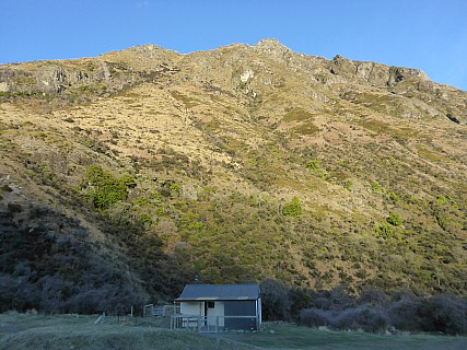 Growler Hut tucked under the hill
Photographer;&nbsp;Simon
2020-08-30&nbsp;07.59.45;&nbsp;Metadata time: '2020 Aug 30 07:59'
Original size:&nbsp;4,608 x 3,456; 6,440 kB
Filename: 2020-08-30 07.59.45 P1030360 Simon - Growler Hut tucked under the hill.jpeg