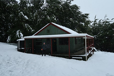 Simon at Hurunui Hut snowing
Photo:&nbsp;Brian
2022-07-31&nbsp;08.18.12;&nbsp;'2022 Jul 31 08:18'
Original size:&nbsp;5,472 x 3,648; 7,337 kB
2022-07-31 08.18.12 IMG_0404 Brian - Simon at Hurunui Hut snowing.jpeg