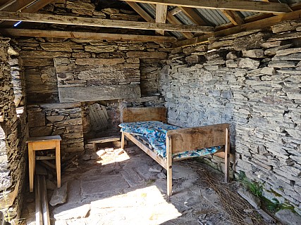 Inside Whites Hut off Symes Road
Photographer;&nbsp;Simon
2022-12-29&nbsp;09.56.25;&nbsp;Metadata time: '2022 Dec 29 09:56'
Original size:&nbsp;9,248 x 6,936; 14,765 kB
Filename: 2022-12-29 09.56.25 S20+ Simon - inside Whites Hut off Symes Road.jpeg