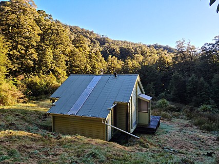 Māori Saddle Hut in the morning
Photographer;&nbsp;Simon
2023-04-19&nbsp;08.37.44;&nbsp;Metadata time: '2023 Apr 19 08:37'
Original size:&nbsp;9,248 x 6,936; 21,162 kB
Filename: 2023-04-19 08.37.44 S20+ Simon - Māori Saddle Hut in the morning.jpeg