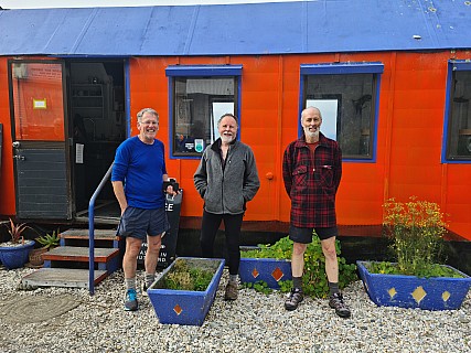 2023-04-21 12.54.15 S20+ Simon - Philip, Simon and Brian outside the fish and chip shop.jpeg: 9248x6936, 16676k (2023 Apr 21 20:01)