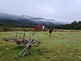  visit Joe's Hut, tramp to car, drive to Fox for the night