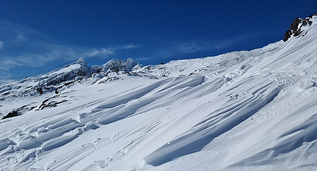 Snow drifts on the West Ridge
Photo: Adrian
2023-08-05 11.12.32; '2023 Aug 05 11:12'
Original size: 9,248 x 4,981; 11,592 kB