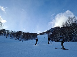 At the Prince Hotel East Wing skiing Yakebitaiyama
Adrian, Kevin, and Jim on Yakebitaiyama D3 course
Photo: Simon
2024-03-02 16.22.40; '2024 Mar 02 16:22'
Original size: 9,248 x 6,936; 14,091 kB
2024-03-02 16.22.40 S20+ Simon - Adrian, Kevin, and Jim on Yakebitaiyama D3 course.jpeg At the Prince Hotel East Wing skiing Yakebitaiyama
Adrian, Kevin, and Jim on Yakebitaiyama D3 course
Photo: Simon
2024-03-02 16.22.40; '2024 Mar 02 16:22'
Original size: 9,248 x 6,936; 14,091 kB
2024-03-02 16.22.40 S20+ Simon - Adrian, Kevin, and Jim on Yakebitaiyama D3 course.jpeg