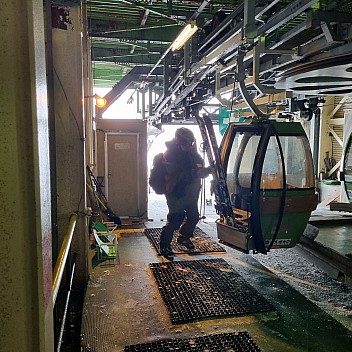 Simon getting off the Higashitateyama Gondola
Photo: Jim
2024-03-04 15.32.15; '2024 Mar 04 19:32'
Original size: 2,992 x 2,992; 2,815 kB
2024-03-04 15.32.15 S21FE+ Jim - Simon getting off the Higashitateyama Gondola.jpeg Simon getting off the Higashitateyama Gondola
Photo: Jim
2024-03-04 15.32.15; '2024 Mar 04 19:32'
Original size: 2,992 x 2,992; 2,815 kB
2024-03-04 15.32.15 S21FE+ Jim - Simon getting off the Higashitateyama Gondola.jpeg