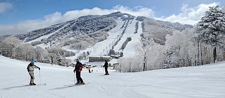 Ski Giant, Hasuike, Sun Valley, Maruike, Hoppo Bunadaira, Nishidateyama
Adrian and Kevin on the Nishidate 2nd triple, Takamagahara behind
Photo: Simon
2024-03-07 09.29.01; '2024 Mar 07 09:29'
Original size: 9,908 x 4,343; 6,006 kB; stitch
2024-03-07 09.29.01 S20+ Simon - Adrian and Kevin on the Nishidate 2nd triple, Takamagahara behind_stitch.jpg Ski Giant, Hasuike, Sun Valley, Maruike, Hoppo Bunadaira, Nishidateyama
Adrian and Kevin on the Nishidate 2nd triple, Takamagahara behind
Photo: Simon
2024-03-07 09.29.01; '2024 Mar 07 09:29'
Original size: 9,908 x 4,343; 6,006 kB; stitch
2024-03-07 09.29.01 S20+ Simon - Adrian and Kevin on the Nishidate 2nd triple, Takamagahara behind_stitch.jpg