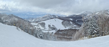 Nishidateyama, Takamagahara, Tanneno Mori Okojo, Ichinose skiing
View down Ichinose Expert Forest course
Photo: Simon
2024-03-09 14.34.50; '2024 Mar 09 14:34'
Original size: 11,258 x 4,883; 7,938 kB; stitch
