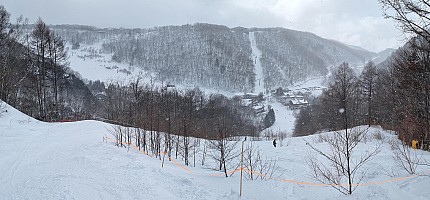Nishidateyama, Takamagahara, Tanneno Mori Okojo, Ichinose skiing
View down Hoppo-Bunadaira ski area to Giant ski area
Photo: Jim
2024-03-09 15.31.44; '2024 Mar 09 15:31'
Original size: 5,445 x 2,530; 2,519 kB; stitch