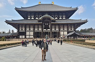 Ōsaka markets, visit to Nara
Simon in front of Tōdai-ji str cr
Photo: Adrian
2024-03-14 15.50.13; '2024 Mar 14 15:50'
Original size: 8,402 x 5,484; 12,419 kB; {i:2;}
2024-03-14 15.50.13 S20+ Adrian - Simon in front of Tōdai-ji_str_cr.jpg