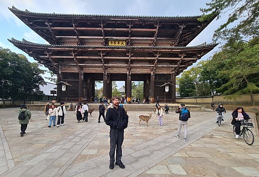 Kevin in front of Todai-ji Namdaimon
Photo: Adrian
2024-03-14 15.34.10; '2024 Mar 14 19:34'
Original size: 3,909 x 2,678; 3,054 kB; cr
2024-03-14 15.34.10 S20+ Adrian - Kevin in front of Todai-ji Namdaimon_cr.jpg