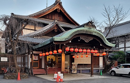 Gion Corner theatre
Photo: Jim
2024-03-16 17.51.08; '2024 Mar 16 21:51'
Original size: 2,992 x 1,918; 2,135 kB; cr
2024-03-16 17.51.08 S21FE+ Jim - Gion Corner theatre_cr.jpg
