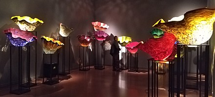 Chihuly Macchia series
Photographer;&nbsp;Nick
2025-03-02&nbsp;13.16.10;&nbsp;Metadata time: '2025 Mar 02 13:16'
Original size:&nbsp;4,281 x 1,945; 1,853 kB;&nbsp;cr
Filename: 2025-03-02 13.16.10 Nick - Chihuly Macchia series_cr.jpg