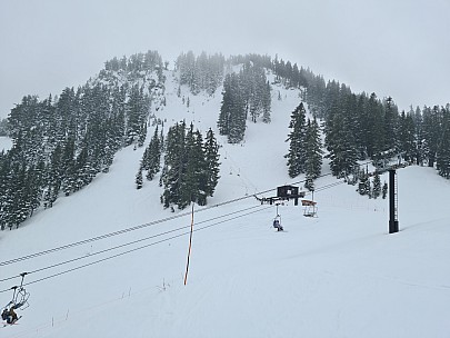 2025-03-08 09.42.57 S20+ Simon - 7th Heaven lift.jpeg: 9248x6936, 11971k (2025 Oct 07 13:02)