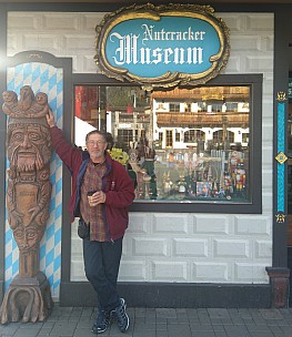 Nick at the Leavenworth Nutcracker Museum
Photographer;&nbsp;Nick
2025-03-10&nbsp;09.22.51;&nbsp;Metadata time: '2025 Mar 10 09:22'
Original size:&nbsp;3,306 x 3,819; 5,488 kB;&nbsp;cr
Filename: 2025-03-10 09.22.51 IMG Nick - Nick at the Leavenworth Nutcracker Museum_cr.jpg