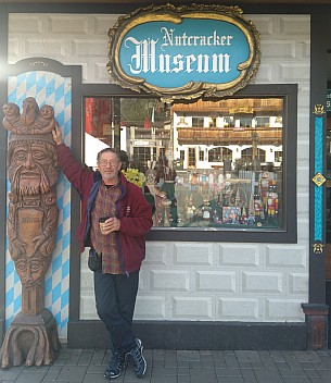 Nick at the Leavenworth Nutcracker Museum
Photographer;&nbsp;Nick
2025-03-10&nbsp;09.22.51;&nbsp;Metadata time: '2025 Mar 10 09:22'
Original size:&nbsp;3,306 x 3,819; 5,488 kB;&nbsp;cr
Filename: 2025-03-10 09.22.51 IMG Nick - Nick at the Leavenworth Nutcracker Museum_cr.jpg