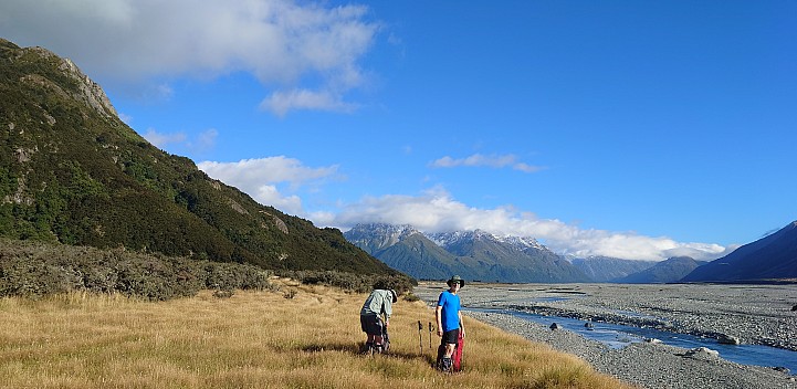 Rest stop beside te Waitāwhiri
Photographer;&nbsp;Simon
2026-03-03&nbsp;09.16.48547;&nbsp;Metadata time: '2026 Mar 03 09:16'
Original size:&nbsp;4,000 x 1,953; 2,537 kB;&nbsp;cr
Filename: 2026-03-03 09.16.48547 Xpr1VII Simon - rest stop beside te Waitāwhiri_cr.jpg