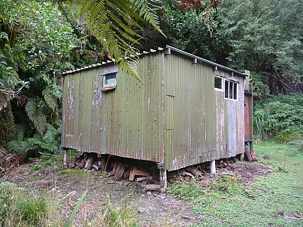 Snowy hut end
Photographer;&nbsp;Simon
2012-04-25&nbsp;12.54.46;&nbsp;Metadata time: '2012 Apr 25 12:54'
Original size:&nbsp;4,000 x 3,000; 6,213 kB
Filename: 2012-04-25 12.54.46 P1030779 Simon Snowy hut end.jpeg