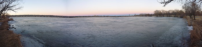 2014-01-21 16.09.00 Panorama Simon - Frozen Sloan Lake_stitch.jpg: 11446x2688, 3728k (2014 Feb 16 17:34)