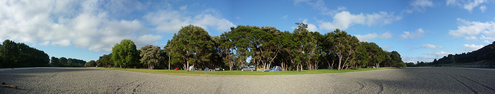 06  32 60 Stitch sml
2010-12-04;&nbsp;Metadata time: '2010 Dec 04 06:32'
Original size:&nbsp;10,701 x 2,048; 14,915 kB
Filename: 2010-12-04 06.32.60 Stitch sml.jpg