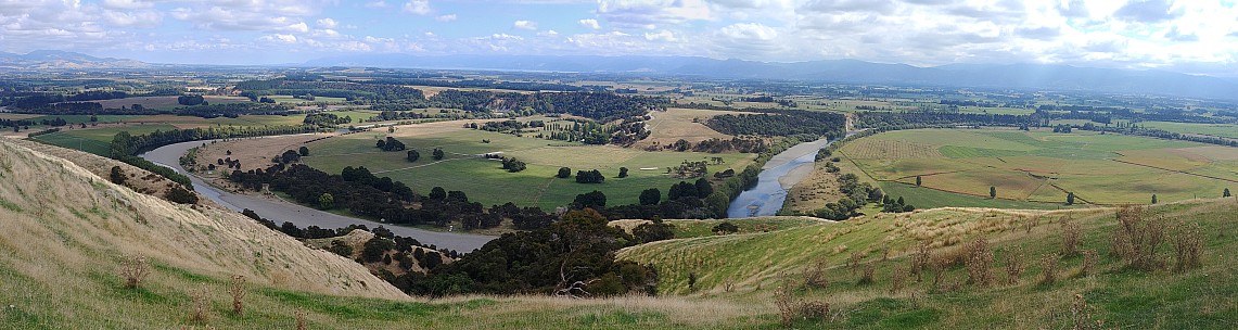 View from Morison Hill
Photo: Simon
2019-03-23 14.00.37; '2019 Mar 23 14:00'
Original size: 8,438 x 2,249; 5,677 kB; stitch
2019-03-23 14.00.37 S20+ Simon - view from Morison Hill_stitch.jpg
