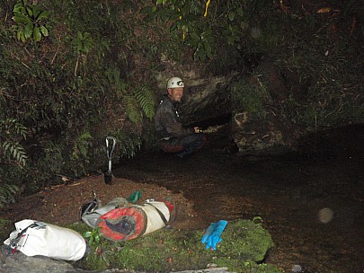 2011-01-26 17.34.13 P1260192 Adrian Bob's excavation.jpeg: 3072x2304, 3017k (2011 Jan 26 16:34)