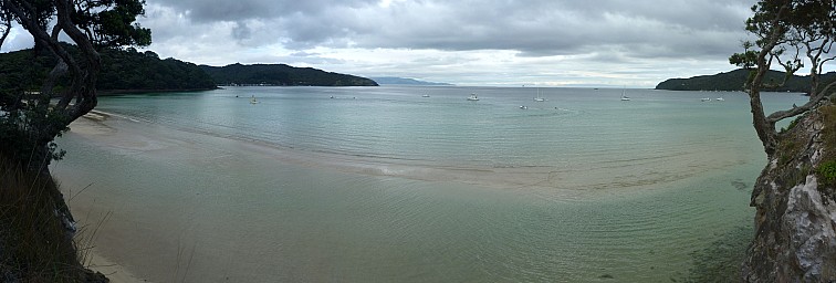 Gooseberry Flat
Photographer;&nbsp;Simon
2012-12-28&nbsp;12.25.19;&nbsp;Metadata time: '2012 Dec 28 12:25'
Original size:&nbsp;8,174 x 2,769; 2,465 kB;&nbsp;stitch
Filename: 2012-12-28 12.25.19 P1040455 Simon - Gooseberry Flat_stitch.jpeg