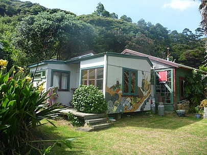 2013-01-02 10.20.17 P1040607 Simon - Our accommodation at Shoal Bay Pottery.jpeg: 4000x3000, 6849k (2013 Jan 02 10:20)