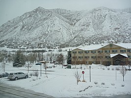 2014-01-30 10.39.30 P1000249 Simon - view from Glenwood Springs Inn snow overnight.jpeg: 4000x3000, 5855k (2014 Aug 31 16:51)