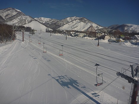 Tsugaike kogen Karamatsu chair and course from Gondola
Photographer;&nbsp;Simon
2015-02-16&nbsp;08.18.49;&nbsp;Metadata time: '2015 Feb 16 08:18'
Original size:&nbsp;4,000 x 3,000; 5,148 kB
Filename: 2015-02-16 08.18.49 P1010605 Simon - Tsugaike kogen Karamatsu chair and course from Gondola.jpeg
