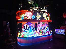 Robot Bar drums
Photographer;&nbsp;Simon
2015-02-07&nbsp;18.04.10;&nbsp;Metadata time: '2015 Feb 07 18:04'
Original size:&nbsp;4,000 x 3,000; 4,274 kB
Filename: 2015-02-07 18.04.10 P1010296 Simon - Robot Bar drums.jpeg