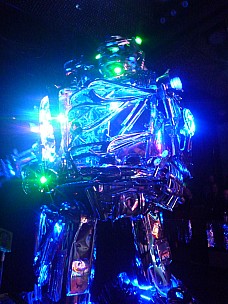 2015-02-07 19.02.29 P1010315 Simon - Robot Bar big robot.jpeg: 3000x4000, 3760k (2015 Feb 07 23:02)