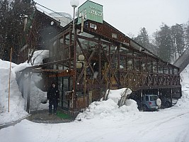 Jim at Resort Inn Alupu lodge, Hakuba
Photographer;&nbsp;Simon
2015-02-08&nbsp;13.56.31;&nbsp;Metadata time: '2015 Feb 08 13:56'
Original size:&nbsp;4,000 x 3,000; 5,809 kB
Filename: 2015-02-08 13.56.31 P1010338 Simon - Jim at Resort Inn Alupu lodge, Hakuba.jpeg