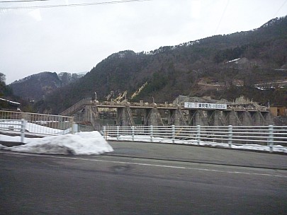View of dam from Hakuba bus
Photographer;&nbsp;Simon
2015-02-08&nbsp;12.42.24;&nbsp;Metadata time: '2015 Feb 08 12:42'
Original size:&nbsp;4,000 x 3,000; 4,206 kB
Filename: 2015-02-08 12.42.24 P1010337 Simon - view of dam from Hakuba bus.jpeg
