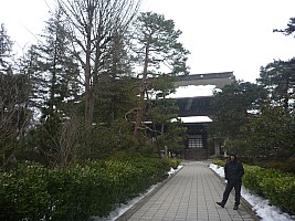 Jim in garden between temple buildingd
Photographer;&nbsp;Simon
2015-02-13&nbsp;15.41.29;&nbsp;Metadata time: '2015 Feb 13 15:41'
Original size:&nbsp;4,000 x 3,000; 6,598 kB
Filename: 2015-02-13 15.41.29 P1010537 Simon - Jim in garden between temple buildingd.jpeg