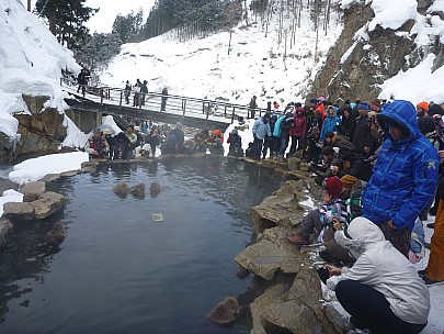 2015-02-13 10.52.42 P1010500 Simon - watching the snow monkeys.jpeg: 4000x3000, 5812k (2015 Jun 07 14:12)