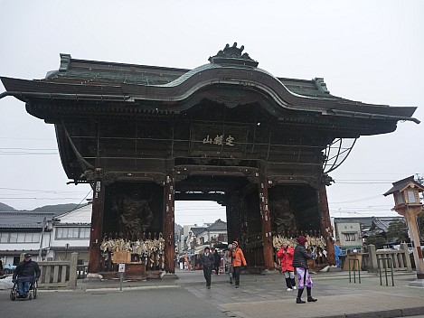 Niomon gate
Photographer;&nbsp;Simon
2015-02-13&nbsp;14.49.46;&nbsp;Metadata time: '2015 Feb 13 14:49'
Original size:&nbsp;4,000 x 3,000; 4,648 kB
Filename: 2015-02-13 14.49.46 P1010528 Simon - Niomon gate.jpeg