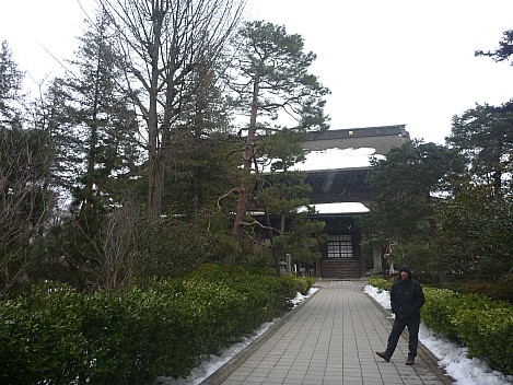 Jim in garden between temple buildingd
Photographer;&nbsp;Simon
2015-02-13&nbsp;15.41.29;&nbsp;Metadata time: '2015 Feb 13 15:41'
Original size:&nbsp;4,000 x 3,000; 6,598 kB
Filename: 2015-02-13 15.41.29 P1010537 Simon - Jim in garden between temple buildingd.jpeg